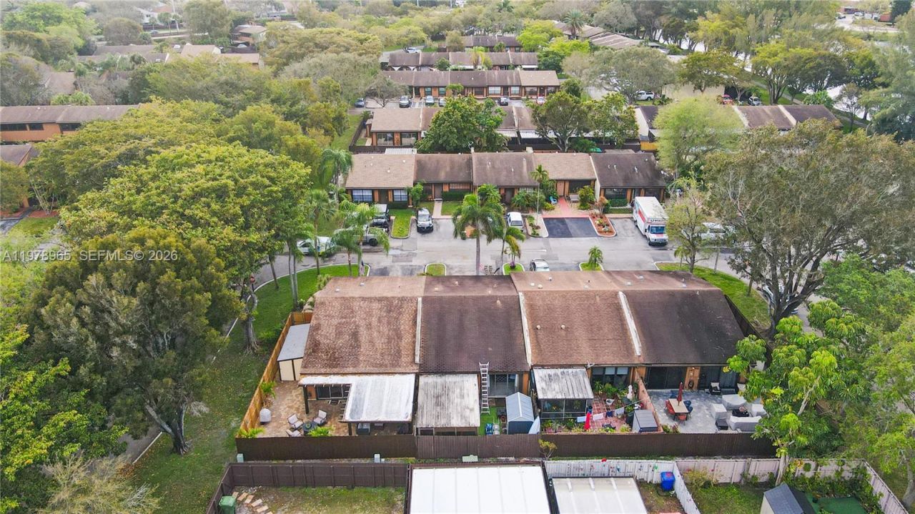 10301 Laurel Ct , Pembroke Pines, FL 33026 Photo