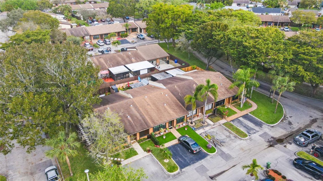 10301 Laurel Ct , Pembroke Pines, FL 33026 Photo