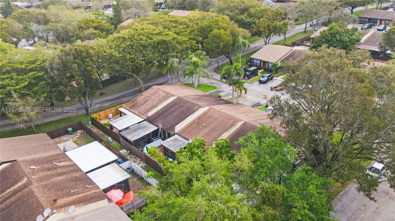 10301 Laurel Ct , Pembroke Pines, FL 33026 Photo