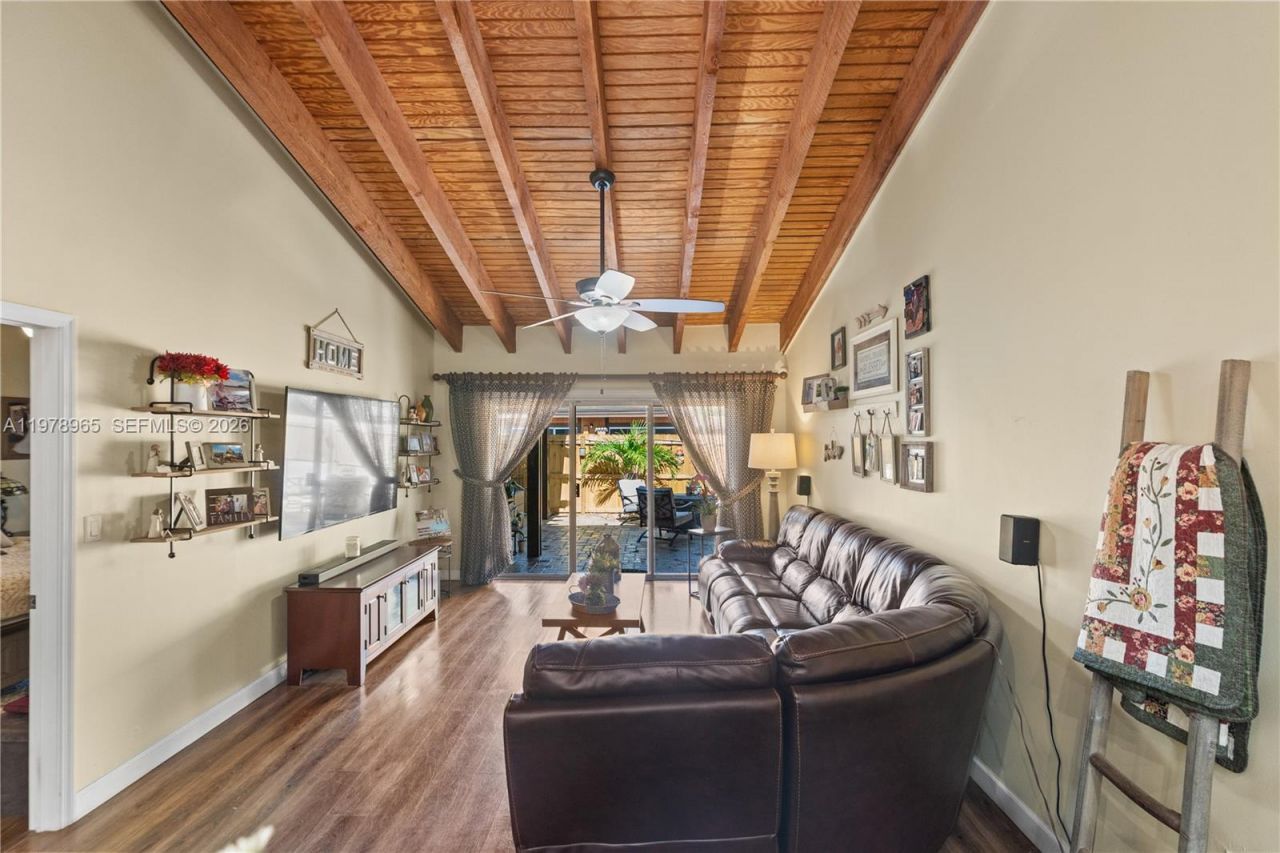 10301 Laurel Ct , Pembroke Pines, FL 33026 Photo