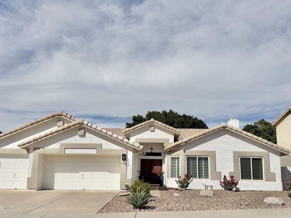 208 E SOUTH FORK Drive, Phoenix, AZ 85048