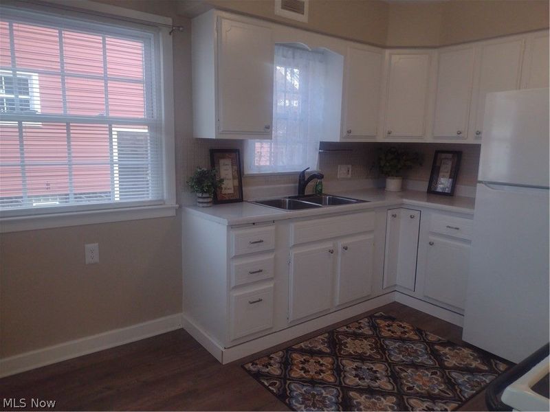 279 E Baird Avenue, Barberton, OH 44203 Photo 5