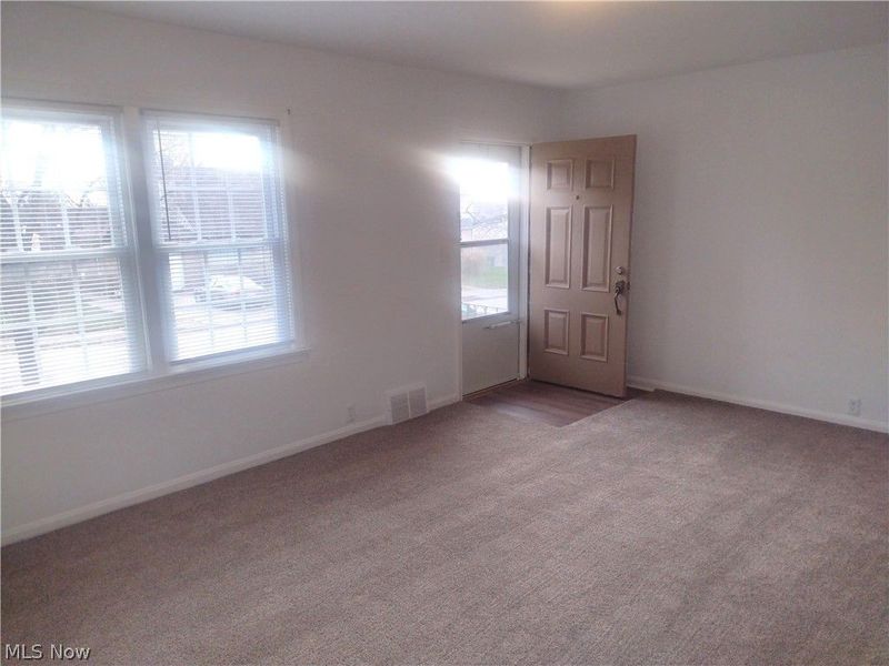 279 E Baird Avenue, Barberton, OH 44203 Photo 8