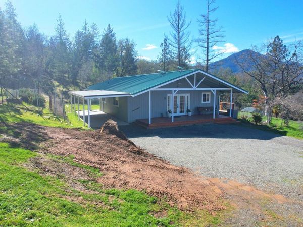 401 Tumbleweed Drive, Jacksonville, OR 97530