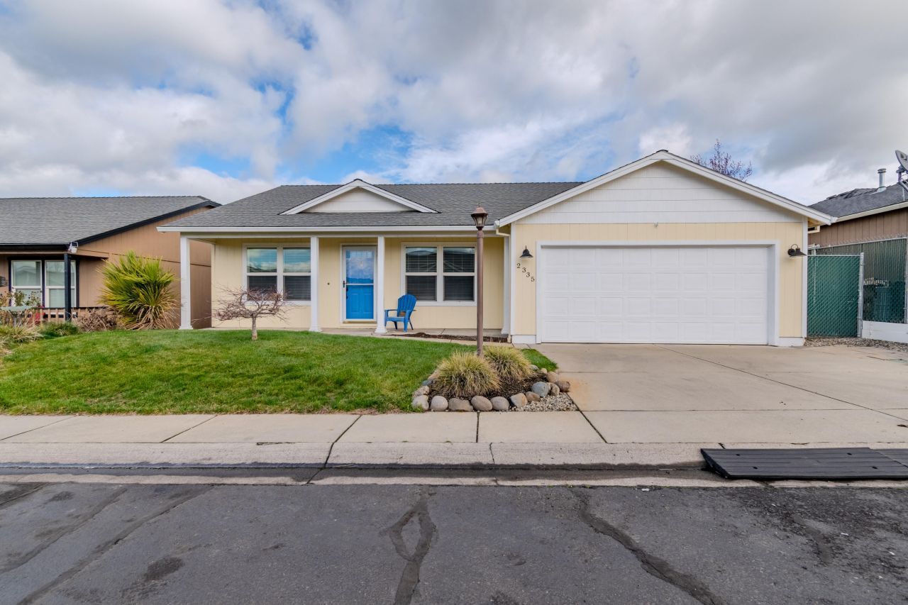 2335 New Haven Drive, Central Point, OR 97502 Main Photo