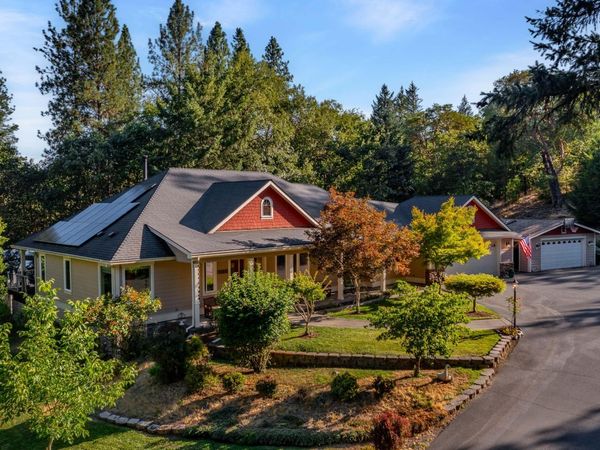 1260 Pinecrest Drive, Grants Pass, OR 97526