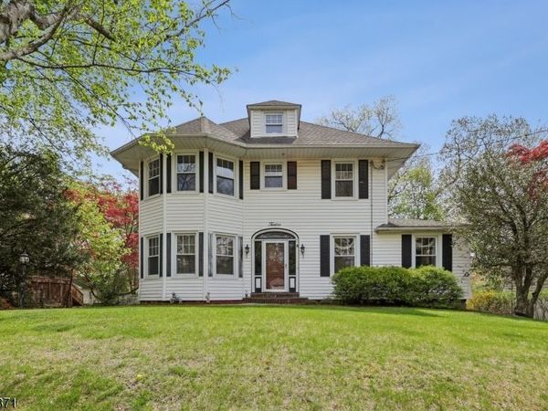12 Linwood Ter, Caldwell, NJ 07006