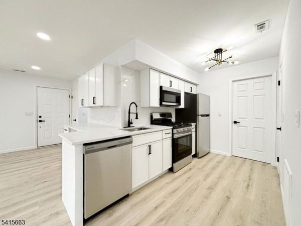 1 Beaver Creek Dr, Vernon, NJ 07462