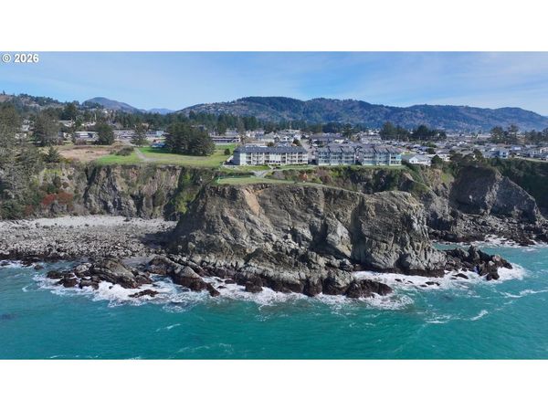 1307 MOORE ST, Unit 803, Brookings, OR 97415
