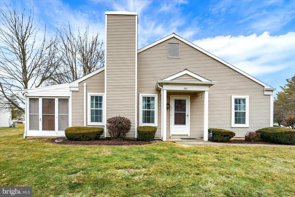 301 Barrington Ct, Palmyra, PA 17078 Main Photo