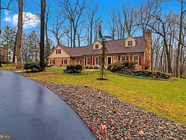 121 ANGELA DRIVE, NEW HOLLAND, PA 17557