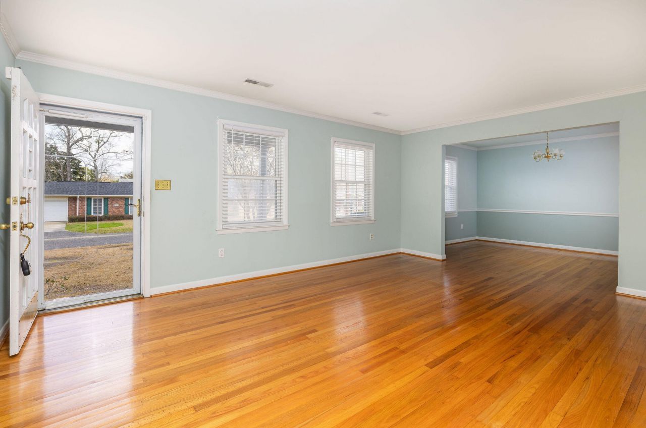 1247 Northfield Place Photo 2