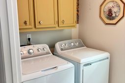 1040 Oak Meadow Dr. photo 4