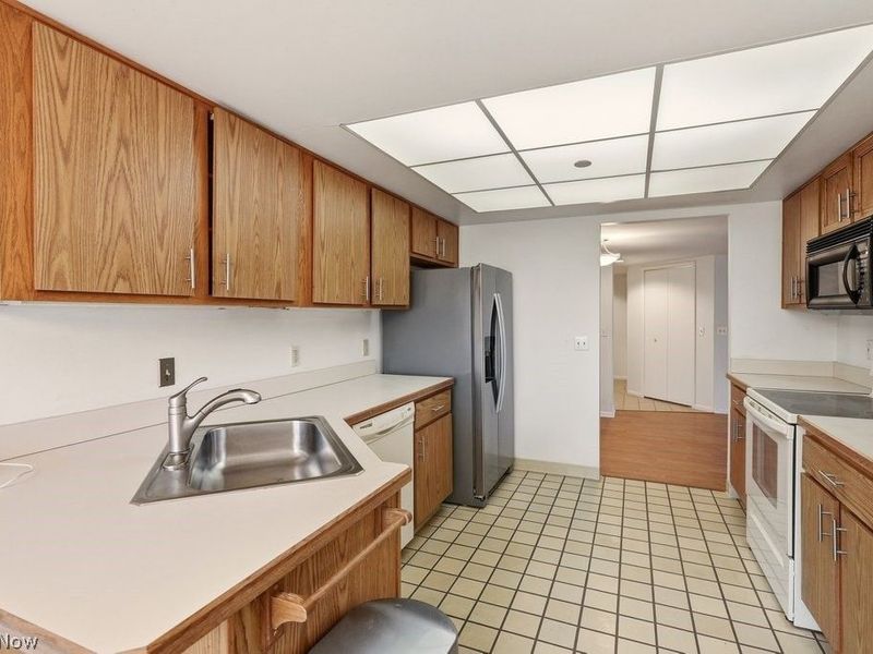 160 Fox Hollow Drive, Unit 406, Mayfield Heights, OH 44124 Photo 16