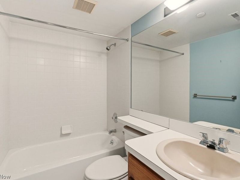 160 Fox Hollow Drive, Unit 406, Mayfield Heights, OH 44124 Photo 17