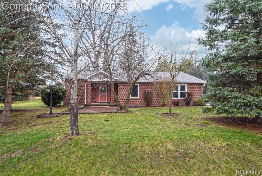 1110 Thames Drive, Rochester Hills, MI 48307 Main Photo