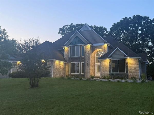 1217 Kings Carriage Road, Grand Blanc, MI 48439