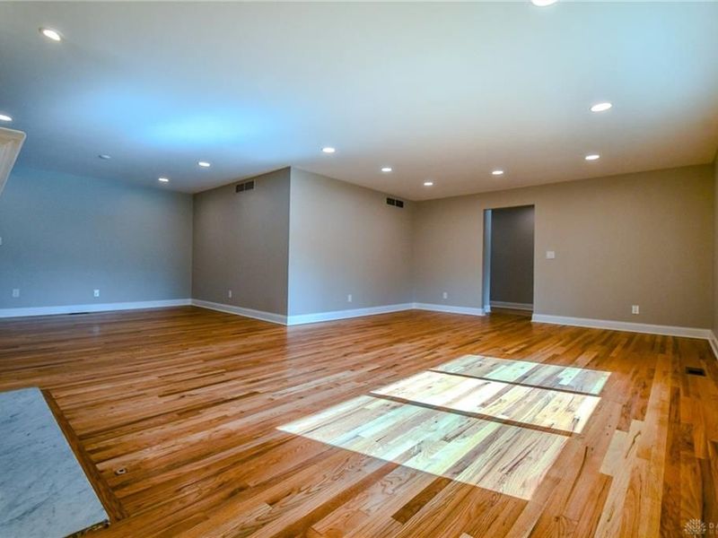 121 E Schantz, Unit 4, Oakwood, OH 45409 Photo 12