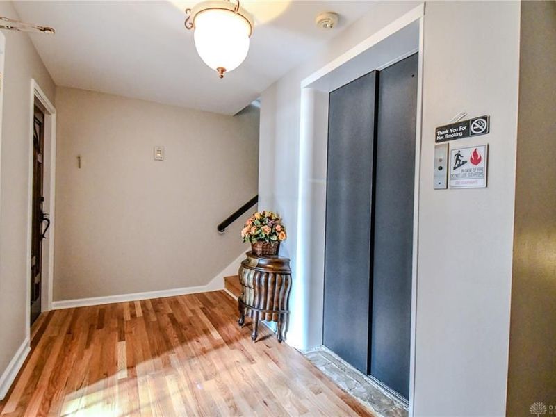 121 E Schantz, Unit 4, Oakwood, OH 45409 Photo 6