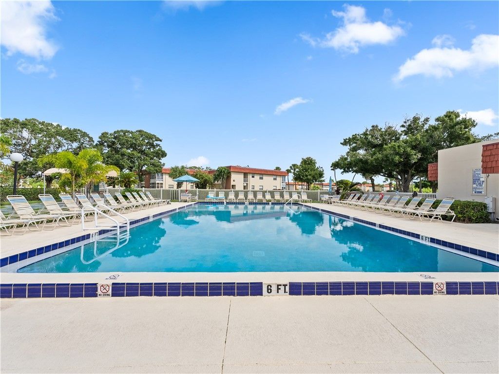 68 Royal Oak Court, Unit 107, Vero Beach, FL 32962 Photo