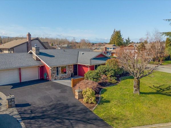 325 McKinnon St , Parksville, BC V9P 1G5