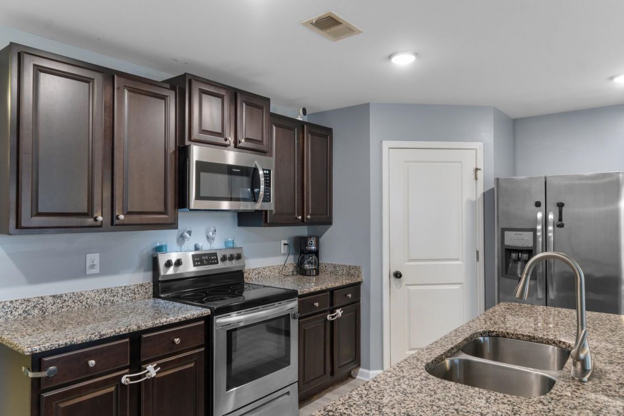 3200 Holly Loop Photo 12