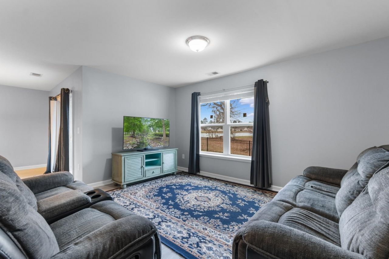 3200 Holly Loop Photo 14