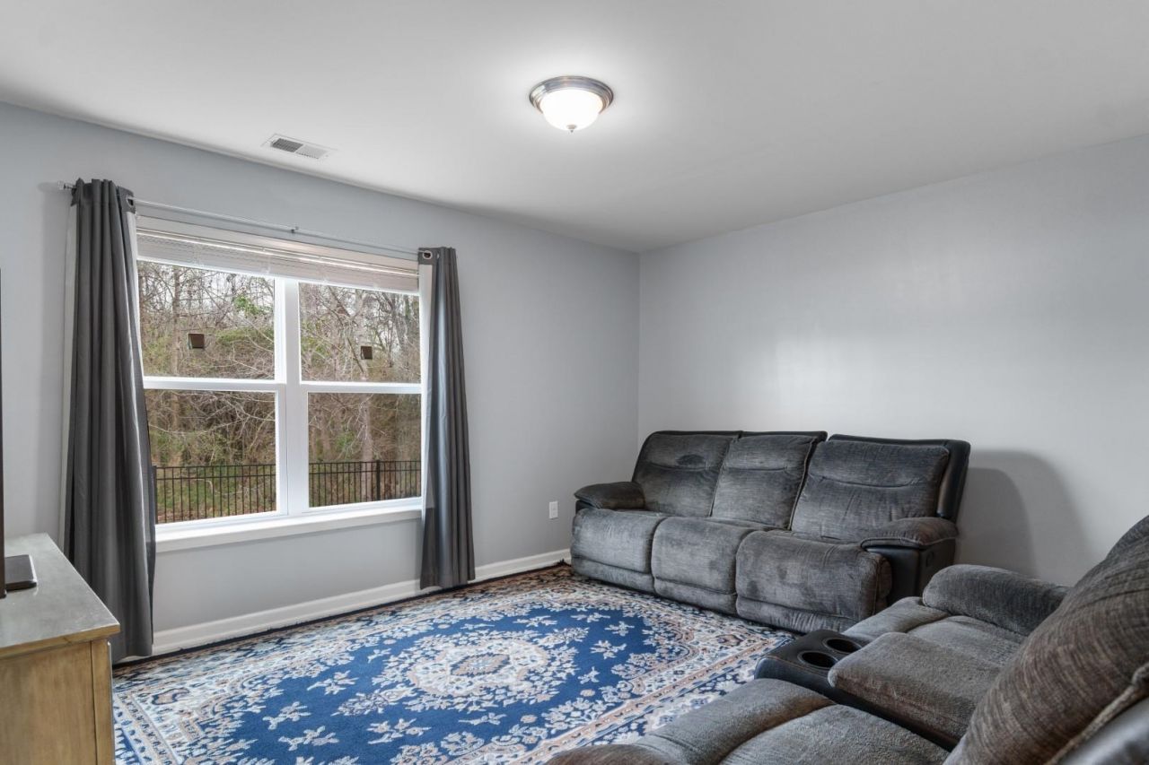 3200 Holly Loop Photo 15