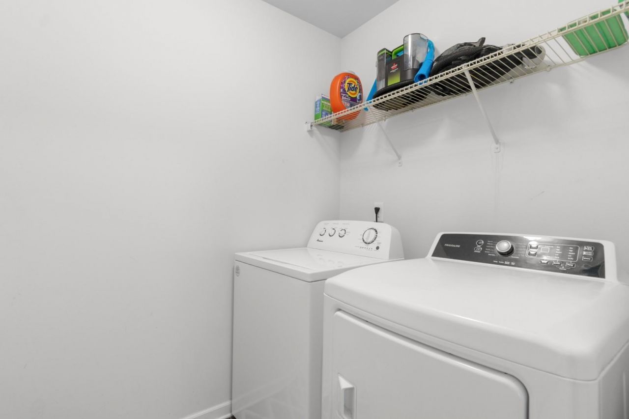 3200 Holly Loop Photo 27