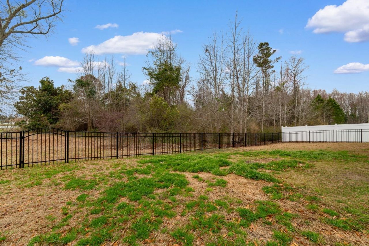 3200 Holly Loop Photo 31