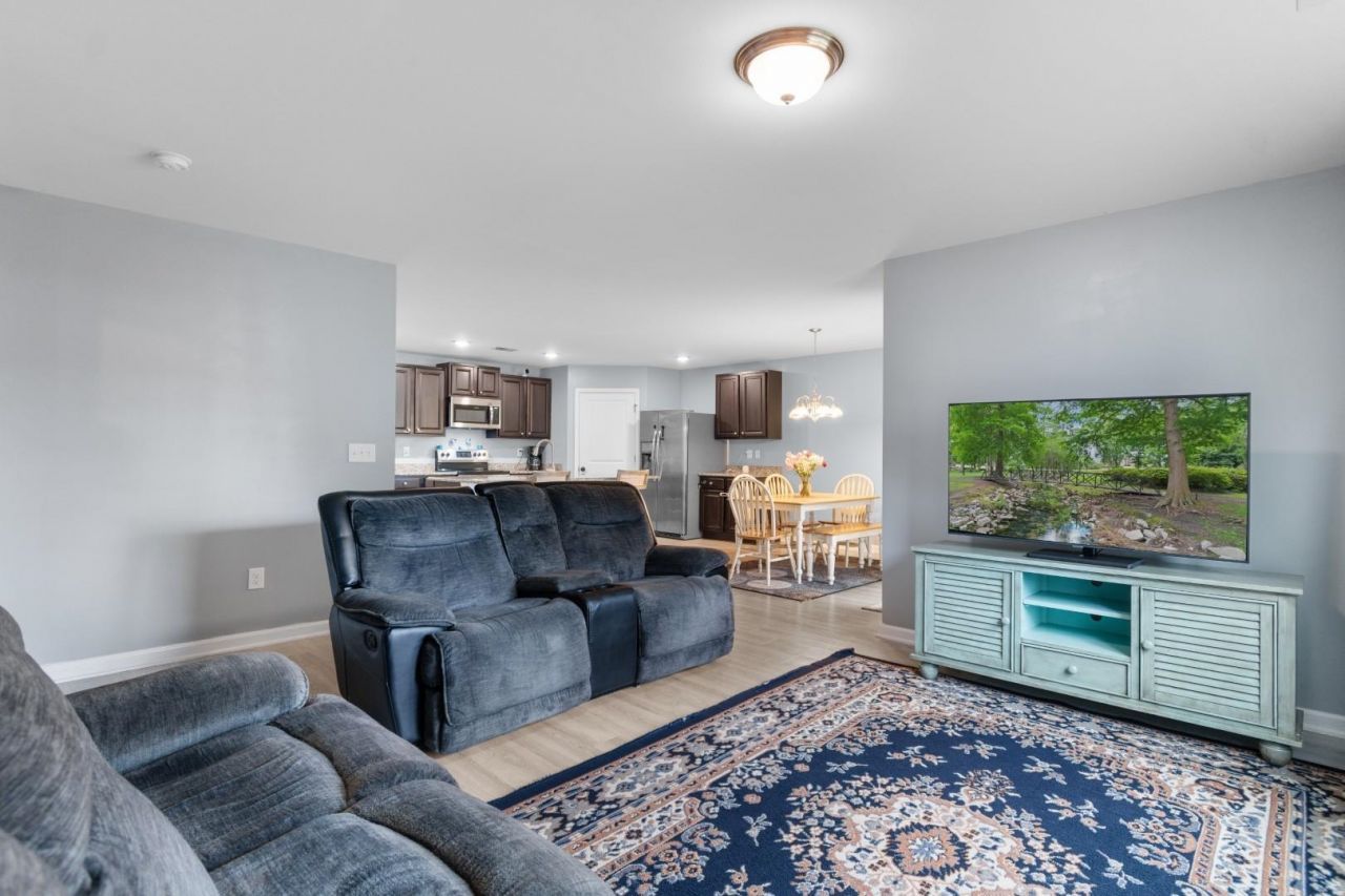 3200 Holly Loop Photo 4