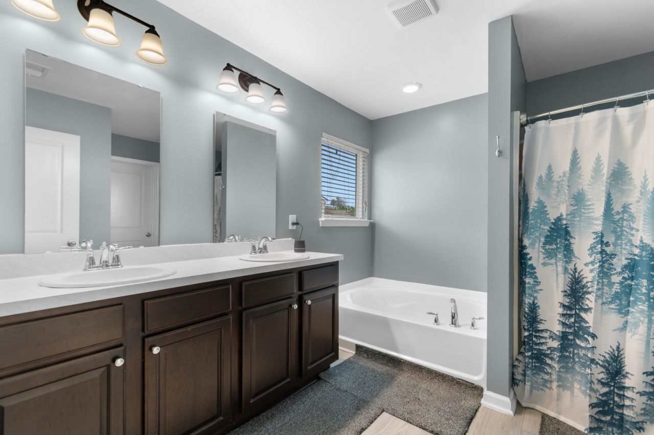 3200 Holly Loop Photo 6