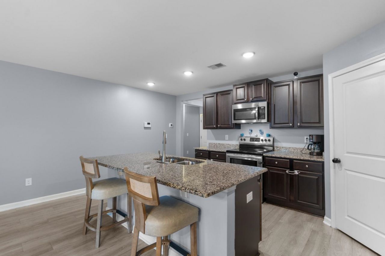 3200 Holly Loop Photo 9