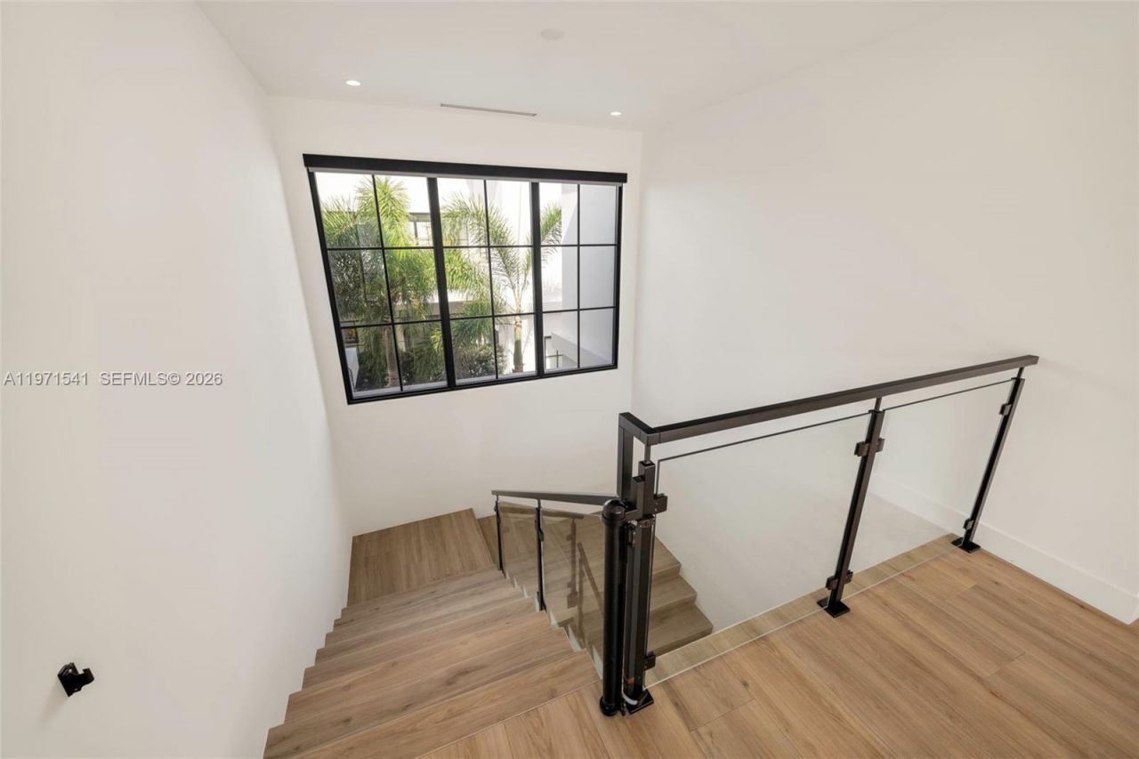 885 NE 76th St, Miami, FL 33138 Photo