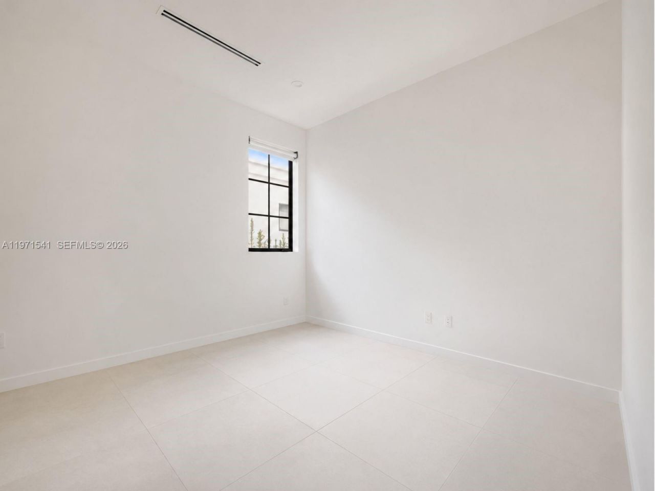 885 NE 76th St, Miami, FL 33138 Photo