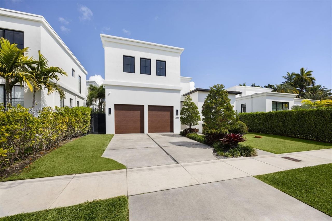 885 NE 76th St, Miami, FL 33138 Photo