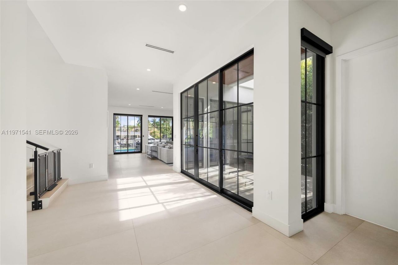 885 NE 76th St, Miami, FL 33138 Photo