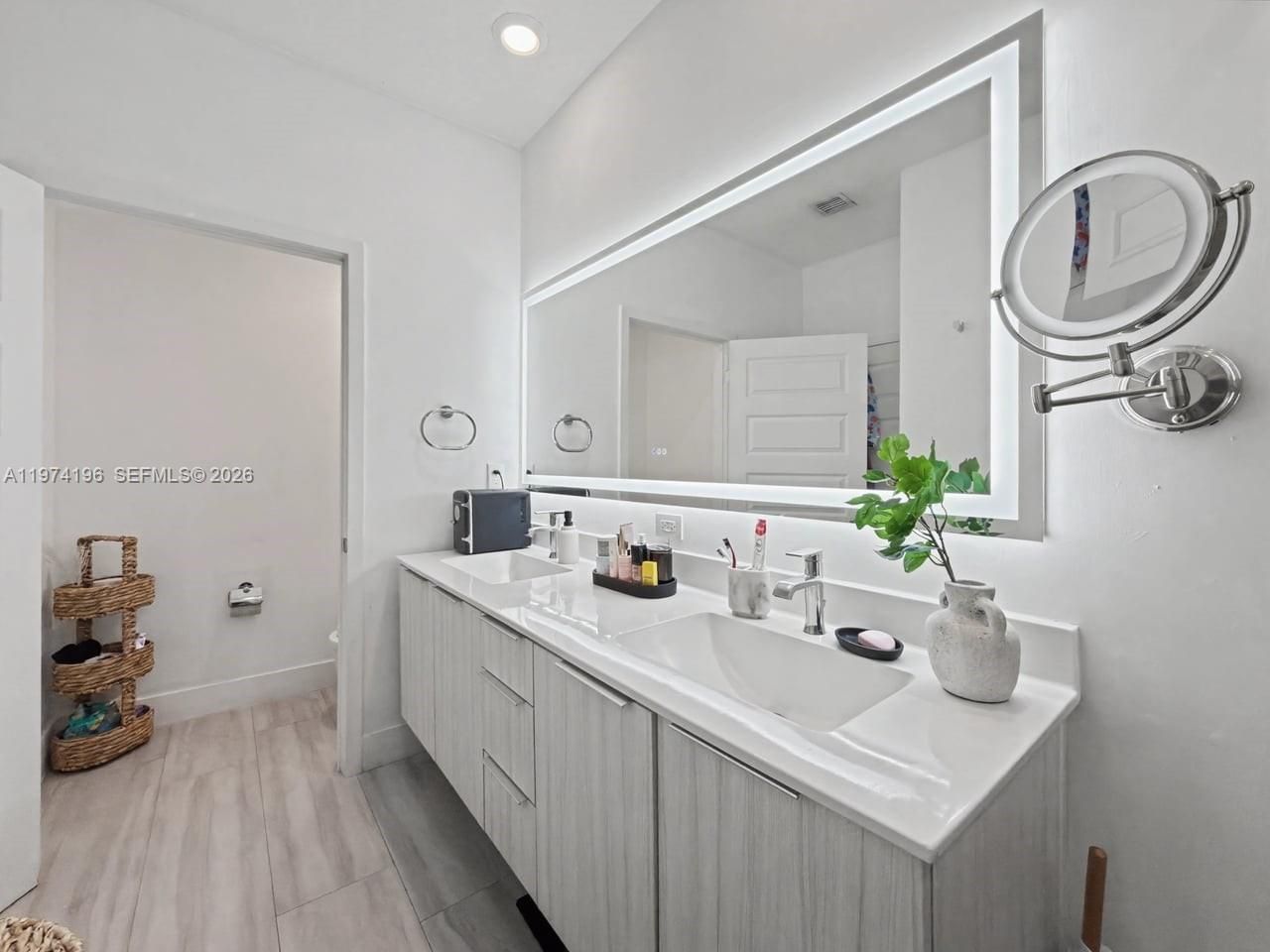 4903 NW 83rd Path , Doral, FL 33166 Photo