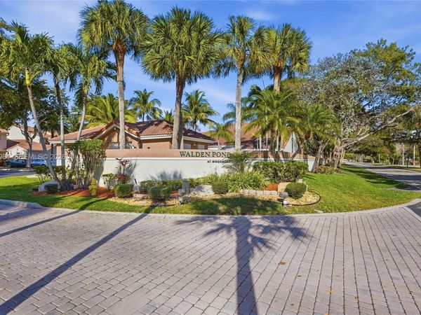 8249 NW 70th St, Tamarac, FL 33321