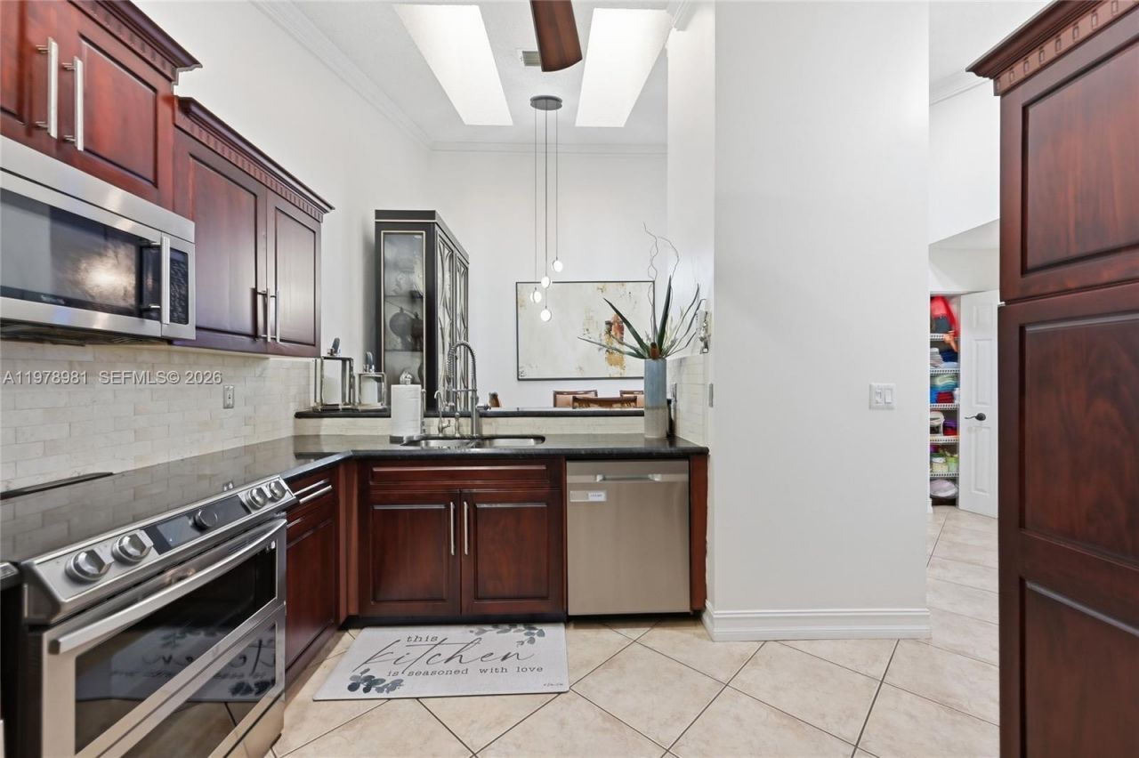 8249 NW 70th St, Tamarac, FL 33321 Photo