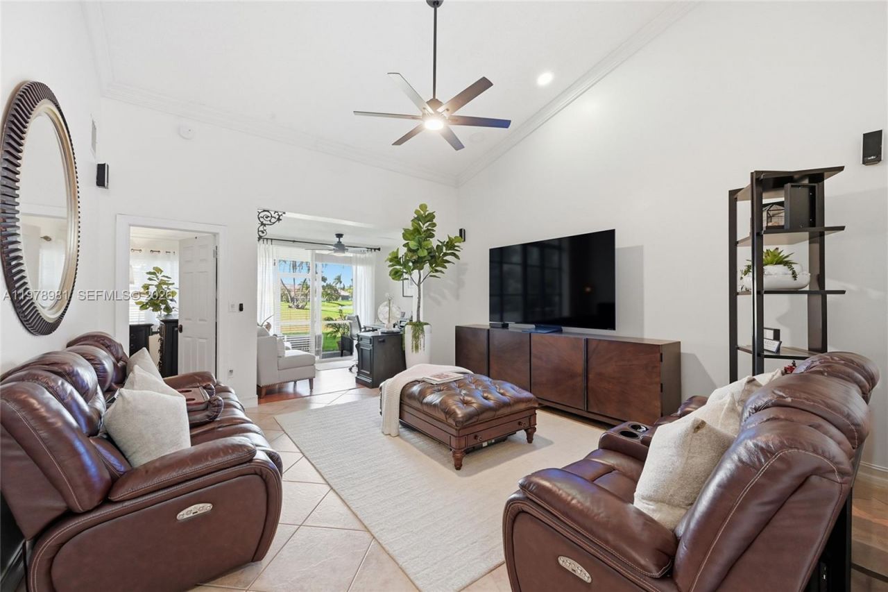 8249 NW 70th St, Tamarac, FL 33321 Photo