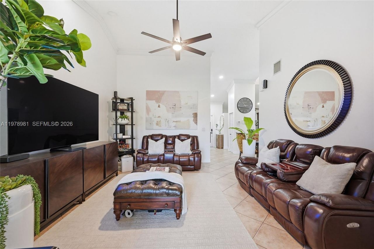 8249 NW 70th St, Tamarac, FL 33321 Photo