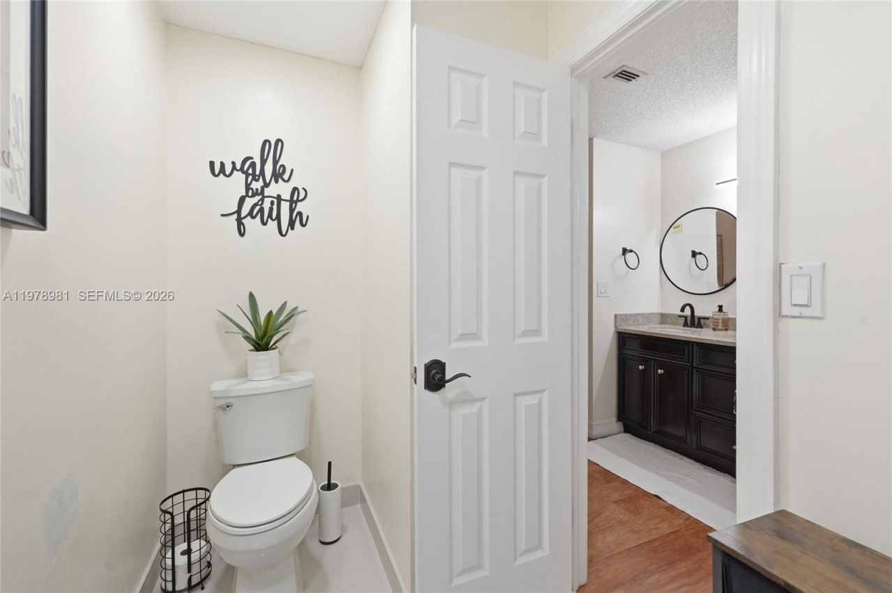 8249 NW 70th St, Tamarac, FL 33321 Photo