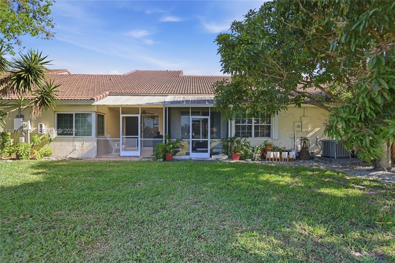 8249 NW 70th St, Tamarac, FL 33321 Photo