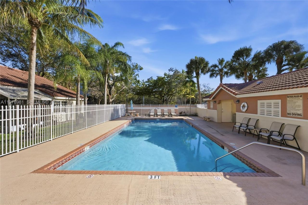 8249 NW 70th St, Tamarac, FL 33321 Photo