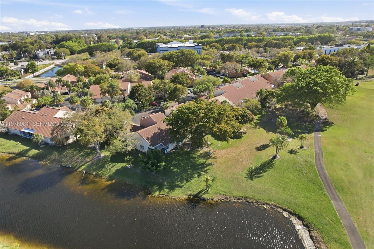 8249 NW 70th St, Tamarac, FL 33321 Photo