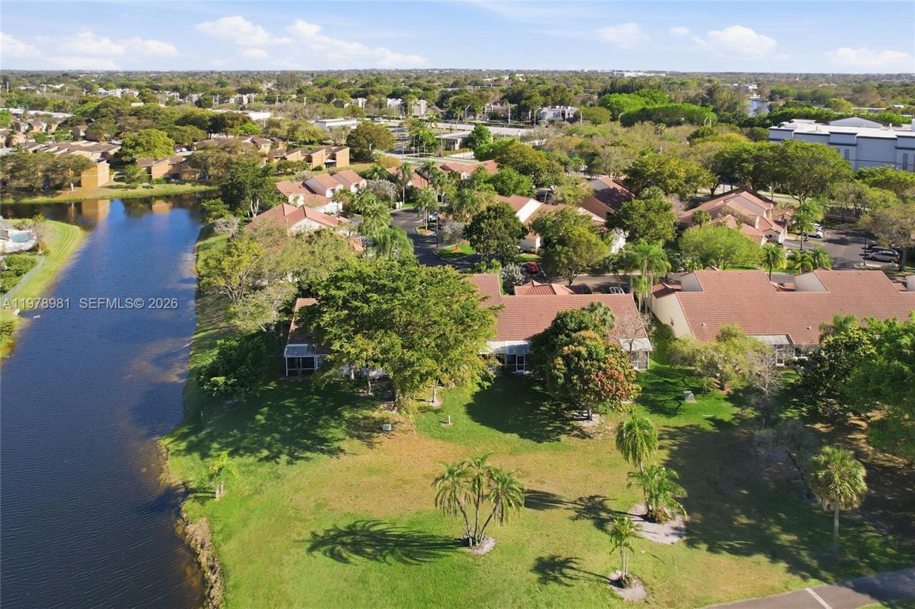 8249 NW 70th St, Tamarac, FL 33321 Photo