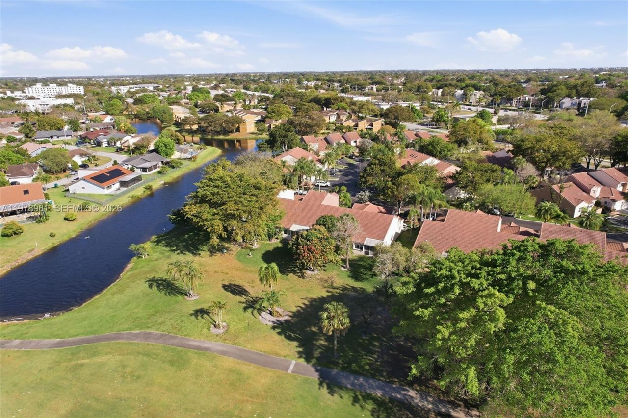 8249 NW 70th St, Tamarac, FL 33321 Photo