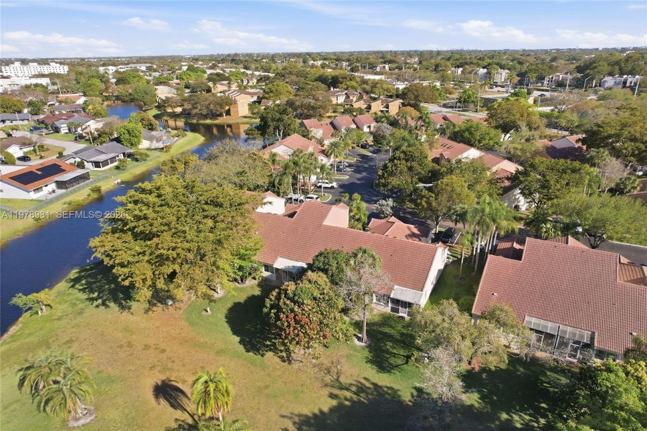 8249 NW 70th St, Tamarac, FL 33321 Photo