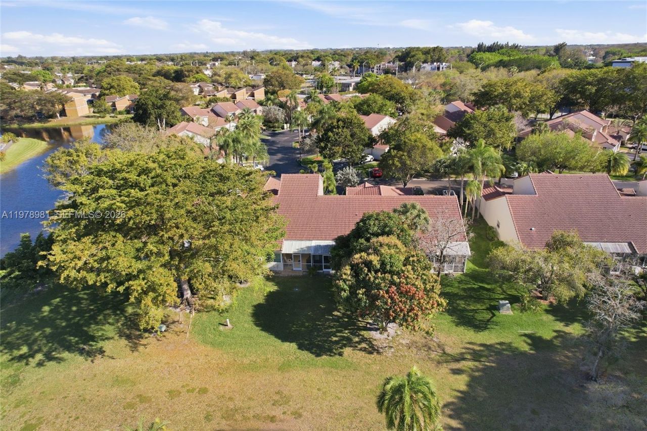 8249 NW 70th St, Tamarac, FL 33321 Photo